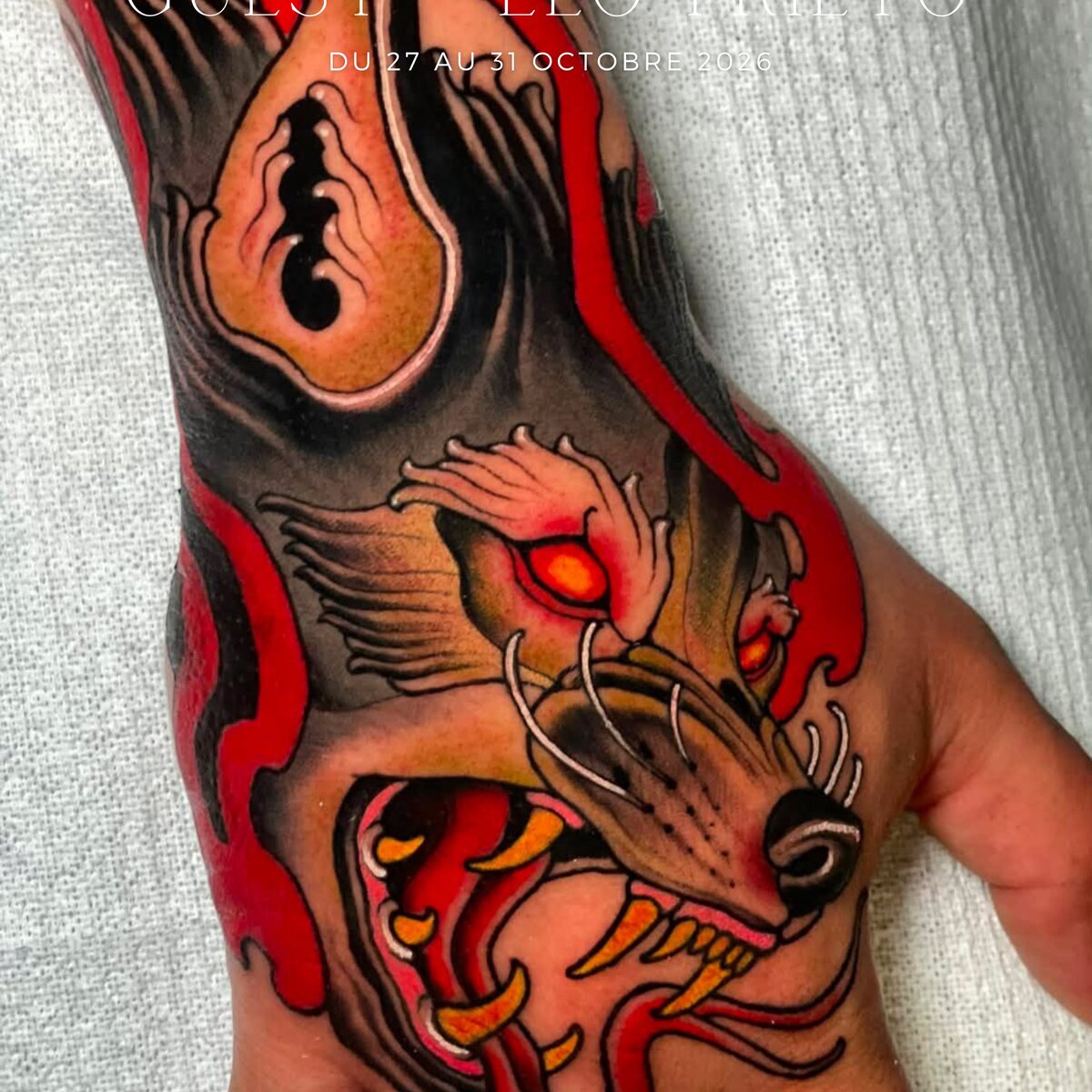 Tatouage de créature rouge et noire